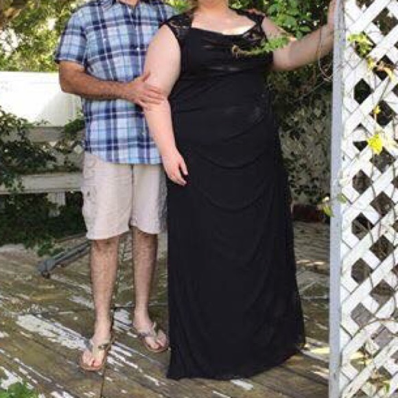 Black formal dress - Picture 3 of 3